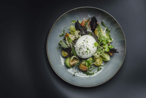 Bunter Tomaten Salat mit Burrata,Kräutersalz und Basilikumpesto 
Kulinarik 
Job Jobs 
Koch Küche 
Handwerkskunst