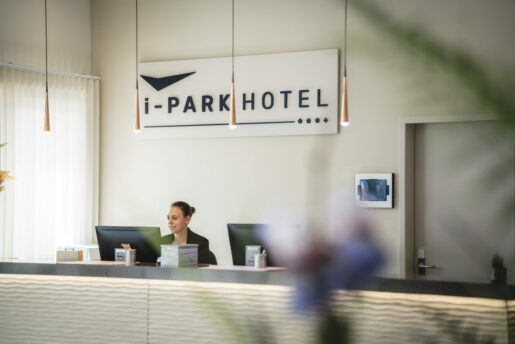 i-Park Hotel 
Business